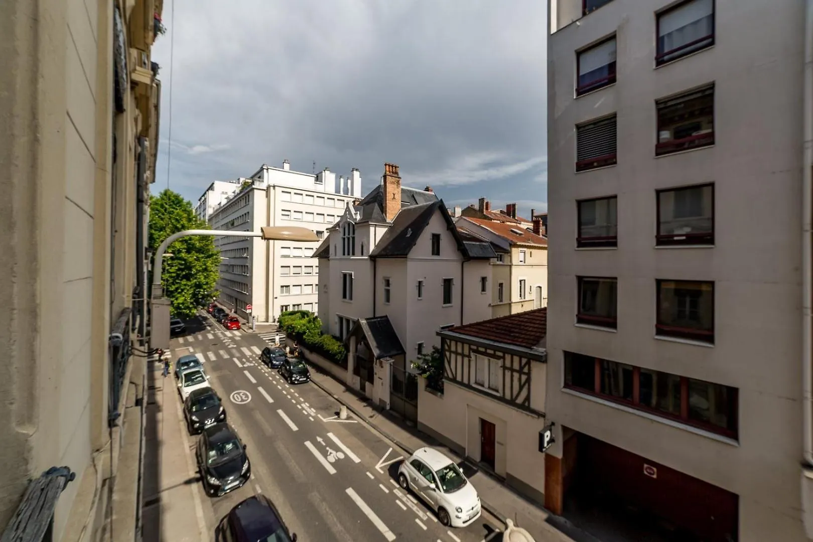 Appartement Cosy Entierement Renove Idealement Place Ail Lyon France